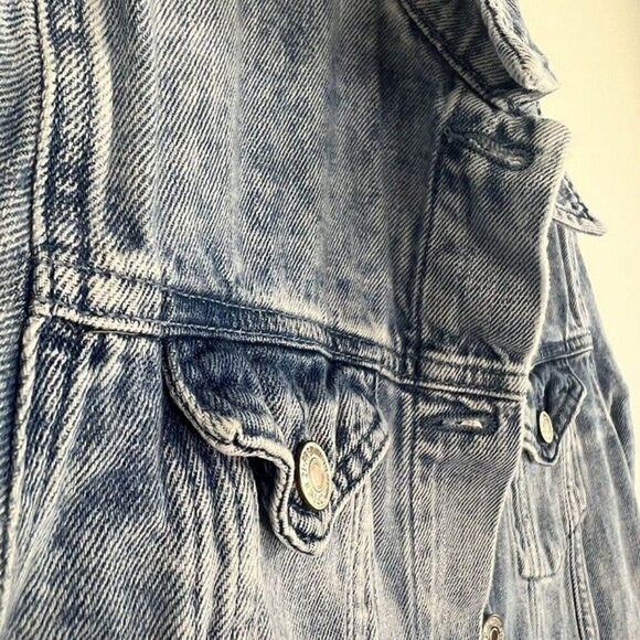 Forever 21 Women’s Faded Distressed Button Up Cotton Denim Jacket Size Medium - Picture 10 of 11